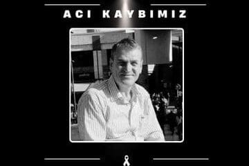 Siyah Beyaz Işıklı Geliyoruz Instagram Gönderisi (360 x 250 piksel) (1)